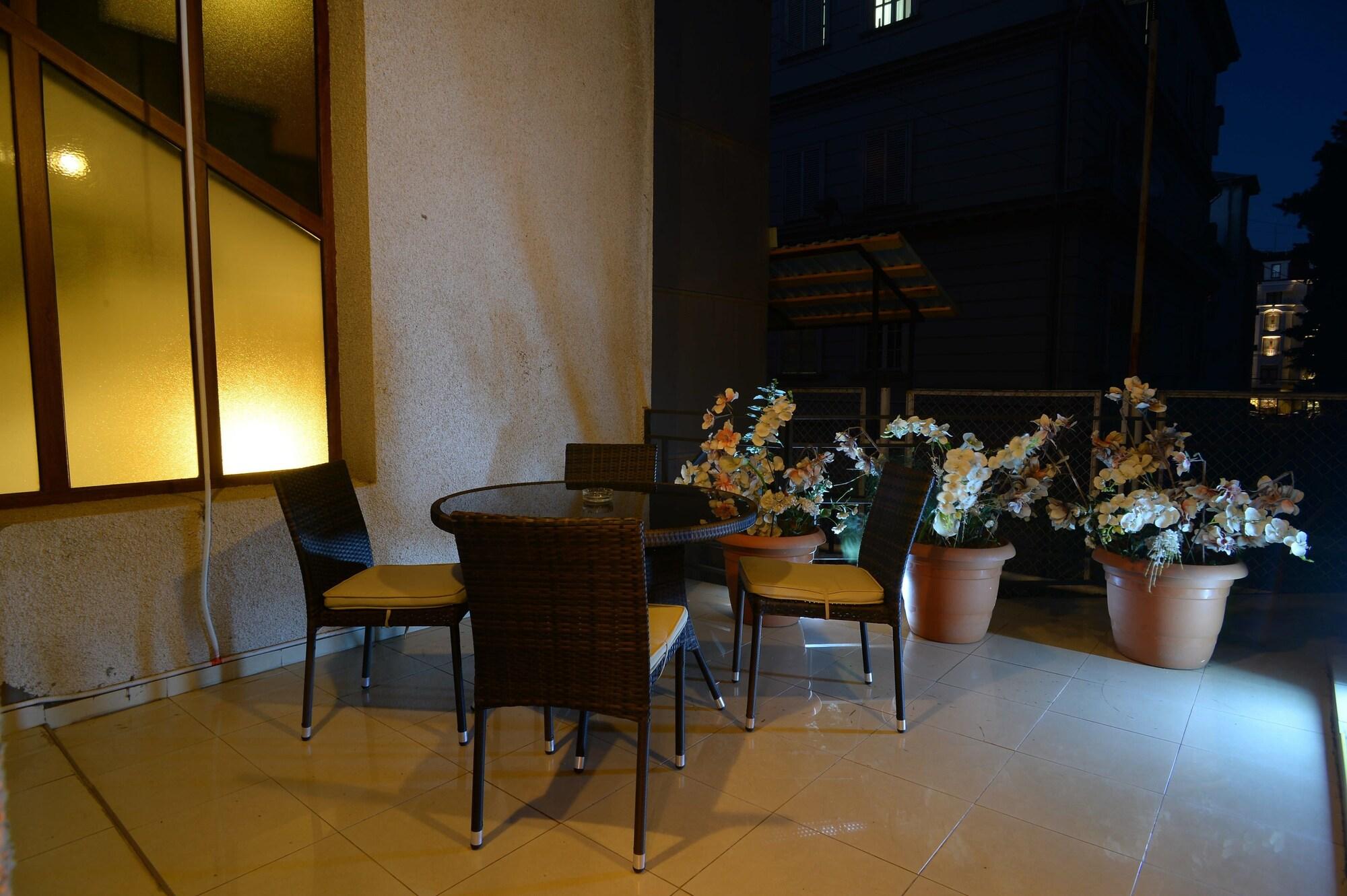 Coral Boutique Hotel Tbilisi Esterno foto